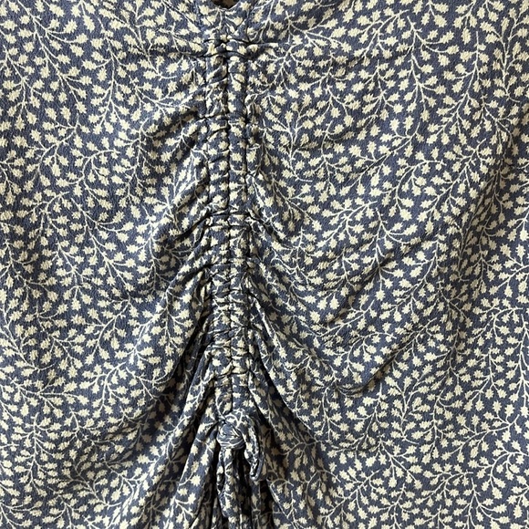 H&M blue and white short sleeve slightly cropped top. Size 4. Cute with jeans. - Picture 2 of 7